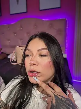 Megaan__More Adlı Modelin Canlı XXX Sohbeti