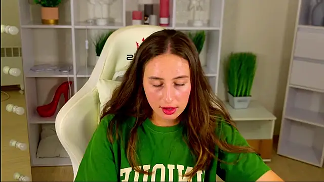 NadinnL Adlı Modelin Canlı XXX Sohbeti