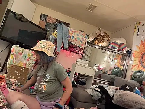 MegaTinyyy live XXX chat