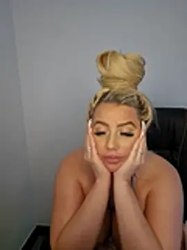 TiaDoll – Live XXX-chat