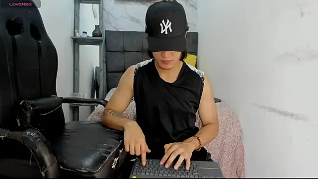 sweetauracouple's Live XXX Chat