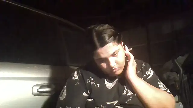 1n0nlythroat's Live XXX Chat