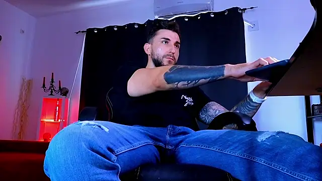 צ'אט XXX בשידור חי של MightyAaron66