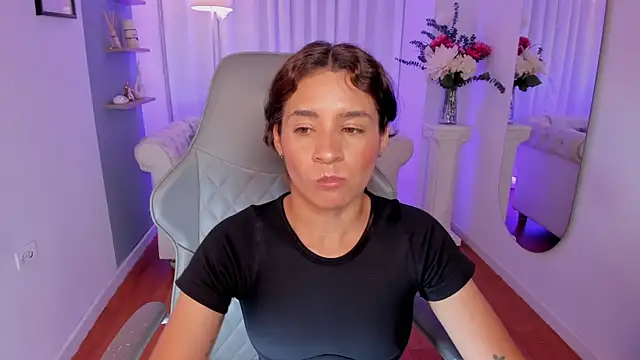 hanna_mils Chat XXX in diretta