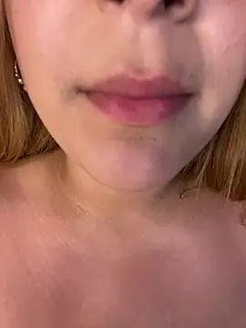 Chat XXX en directo de MiaAdams21