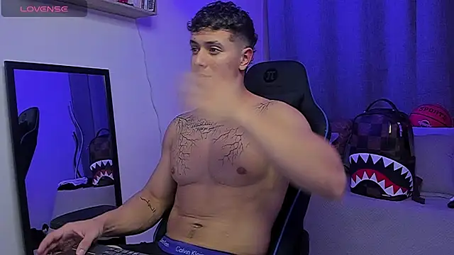 ASHTON_HILS' Live XXX Chat