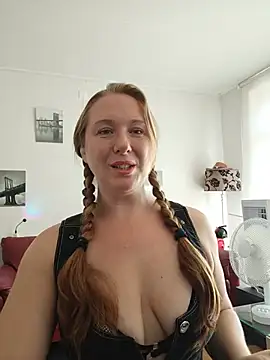 צ'אט XXX בשידור חי של MazySunny