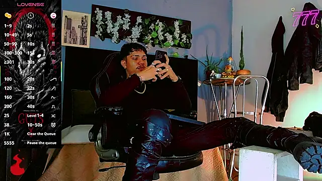 HannibalLester Adlı Modelin Canlı XXX Sohbeti