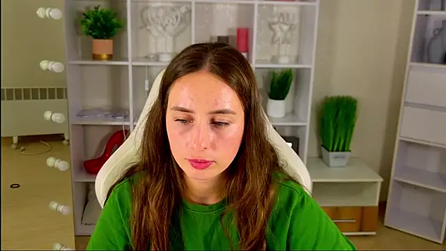 NadinnL Adlı Modelin Canlı XXX Sohbeti