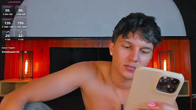 Chatroom XXX en direct de Leo_Savage_