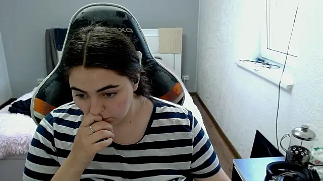 Chat +18 de kitsune_8 ao vivo