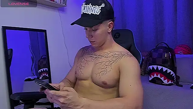 ASHTON_HILS Chat XXX live