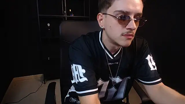 FelixStarkk 现场XXX聊天