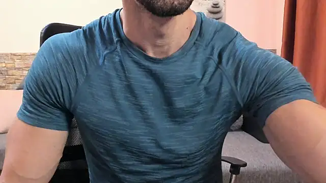 הופעת וובקאם של HotHunkTrainer