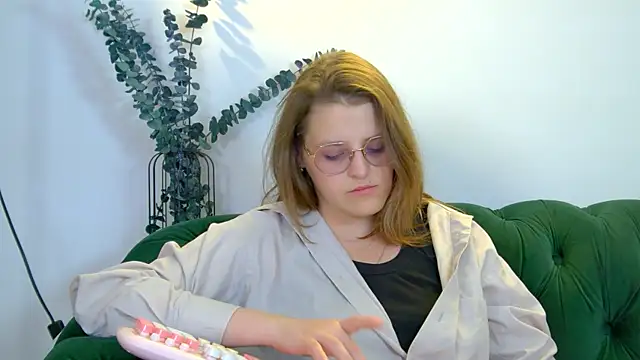AlexaAvery XXX чат на живо