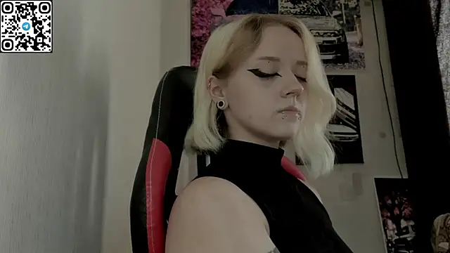 Holy_Mistress_S Chat XXX live