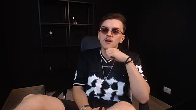 FelixStarkk Adlı Modelin Canlı XXX Sohbeti