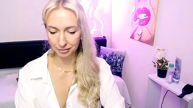 Chat XXX ao vivo de Cute_Smile_Shy