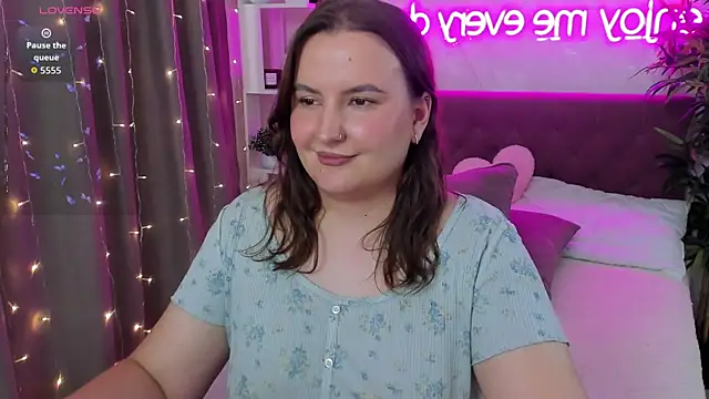 FeralPeach's Live XXX Chat