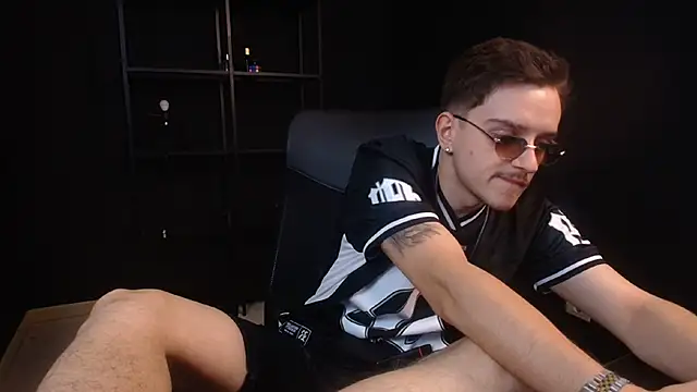 FelixStarkk 라이브 XXX 채팅