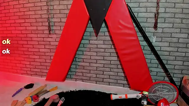 XXX chat uživo modela hillary_bigbutt