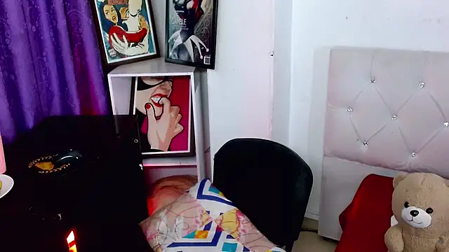 Angel_foxc13 élő XXX-chatje