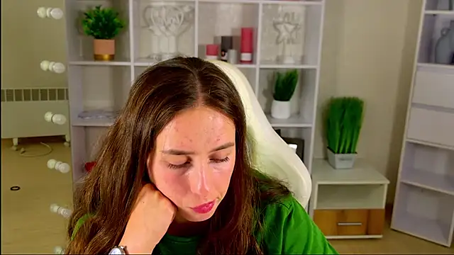 NadinnL 现场XXX聊天