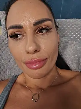 KatiaDivine Chat XXX live