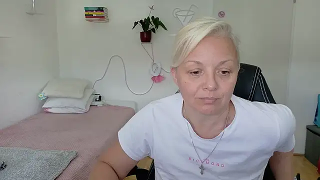 Linsy_Kim: онлайн-секс-чат