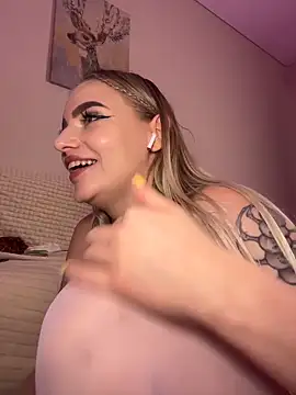 HugeBoobsAliceのライブXXXチャット