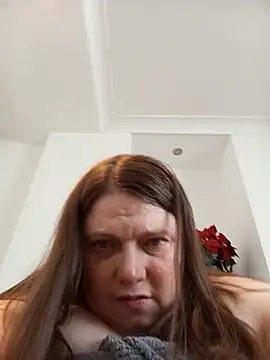 HotHornyEmmaX élő XXX-chatje