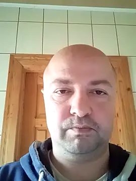 Luceriusbigass: διαδικτυακό σόου στην κάμερα