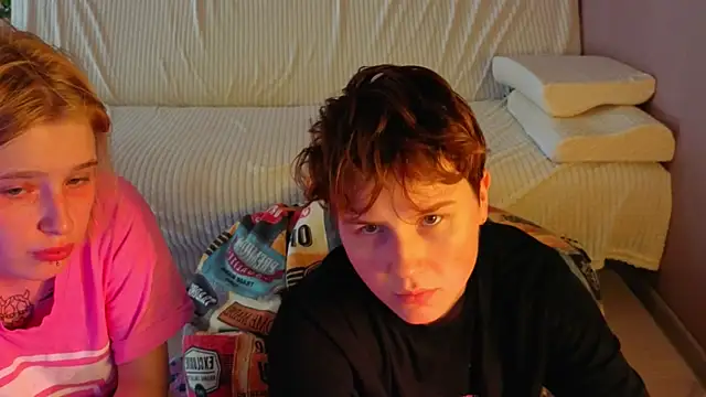 Онлайн чат XXX two_gerls_here