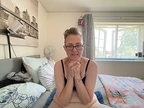 Curvy-Jinx live XXX chat