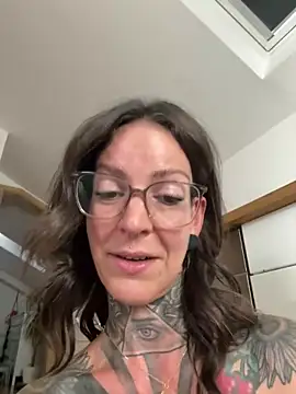 BrownieyQueen's Live XXX Chat