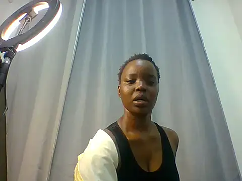 Luxy_butee Chat XXX in diretta