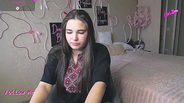 Lillianhot68 Adlı Modelin Canlı XXX Sohbeti