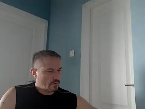 Chat +18 de MisterFaithRO ao vivo