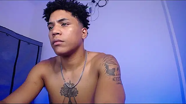 Chat +18 de LatinEvanoBBC ao vivo