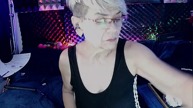 Chat +18 de Fentazimelody ao vivo