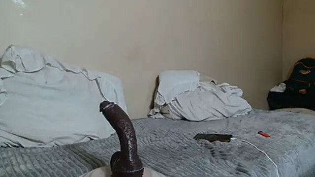 צ'אט XXX בשידור חי ש ל KinkyJXxX