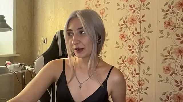 WhitePowerGirl: онлайн-секс-чат