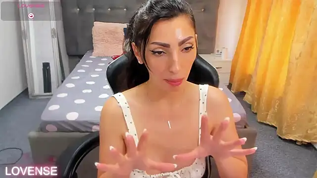 แชท XXX สดของ IlariaKent