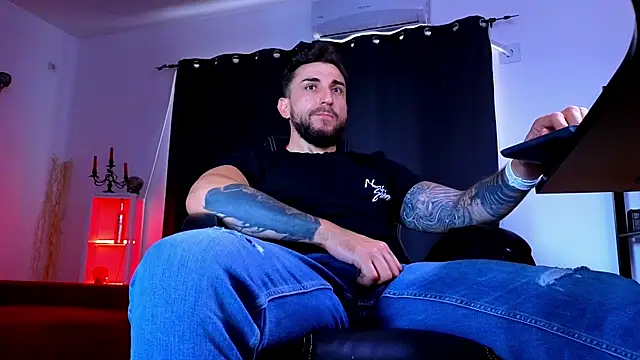 MightyAaron66 live XXX chat