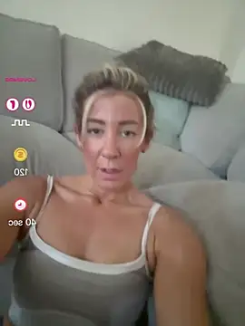 Aurelia-Vex Adlı Modelin Canlı XXX Sohbeti
