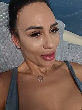 KatiaDivine Chat XXX live