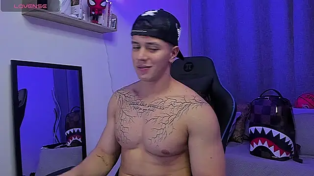 ASHTON_HILS XXX чат на живо