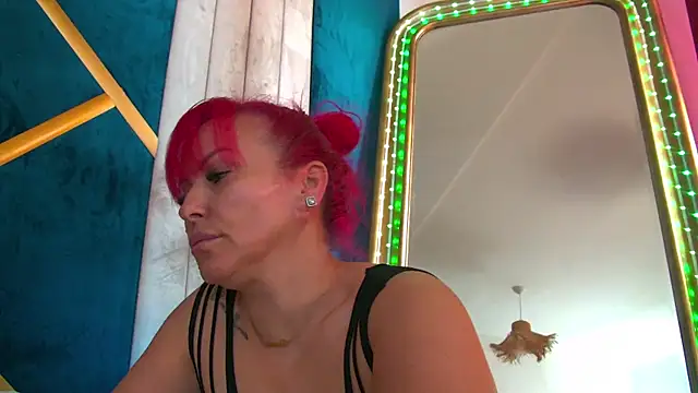 Foxxxy_MILF's Live XXX Chat