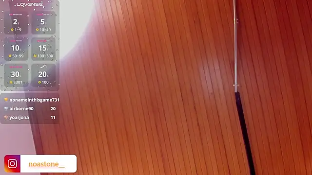 Chat +18 de NoaStone_ ao vivo