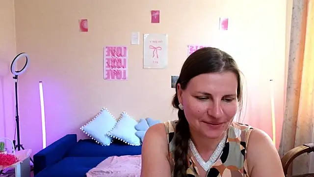 Chat +18 de Mirabelle_Velvet ao vivo